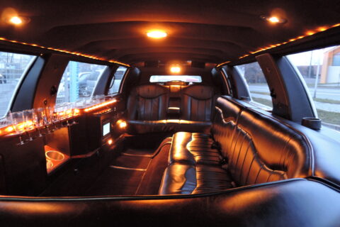 Prodloužená limuzína Lincoln Town Car 9