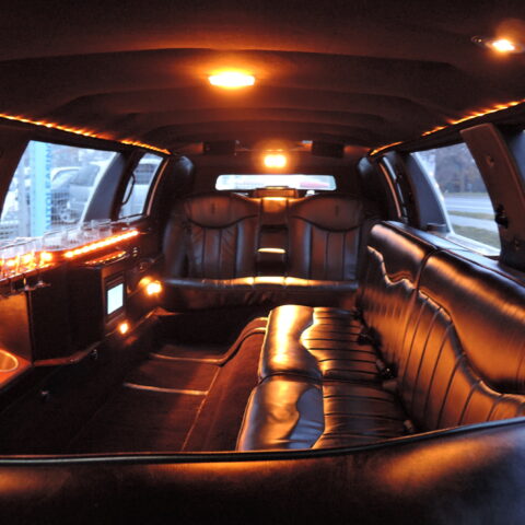 Prodloužená limuzína Lincoln Town Car 9