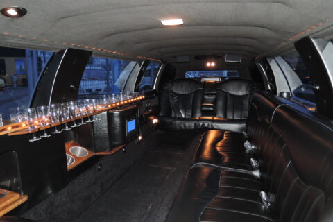 Prodloužená limuzína Lincoln Town Car 9