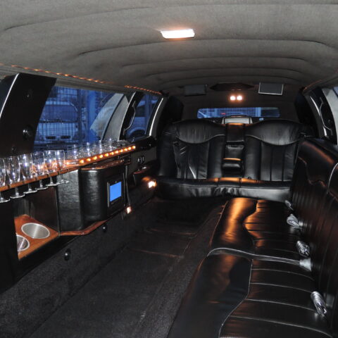 Prodloužená limuzína Lincoln Town Car 9