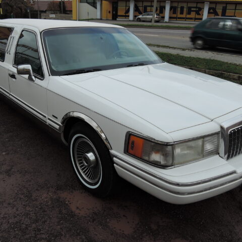 Prodloužená limuzína Lincoln Town Car 7