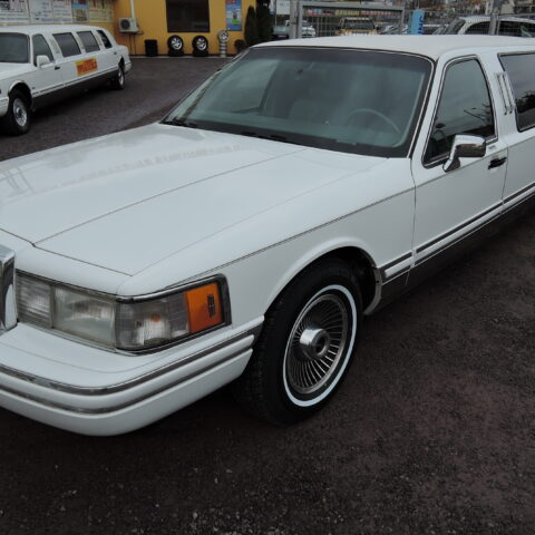 Prodloužená limuzína Lincoln Town Car 7
