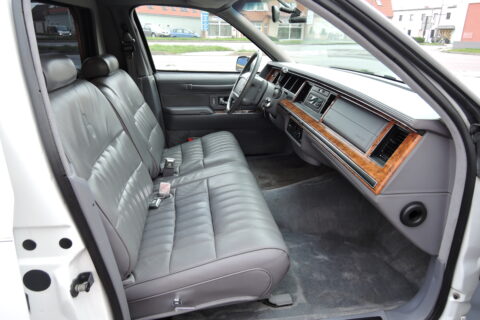 Prodloužená limuzína Lincoln Town Car 7