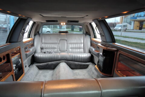 Prodloužená limuzína Lincoln Town Car 7