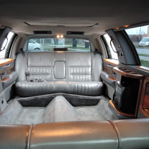 Prodloužená limuzína Lincoln Town Car 7