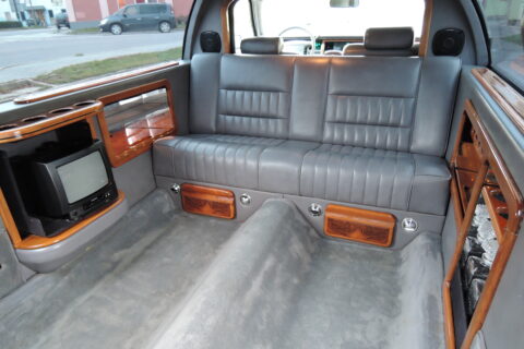 Prodloužená limuzína Lincoln Town Car 7