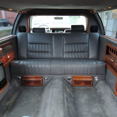 Prodloužená limuzína Lincoln Town Car 7