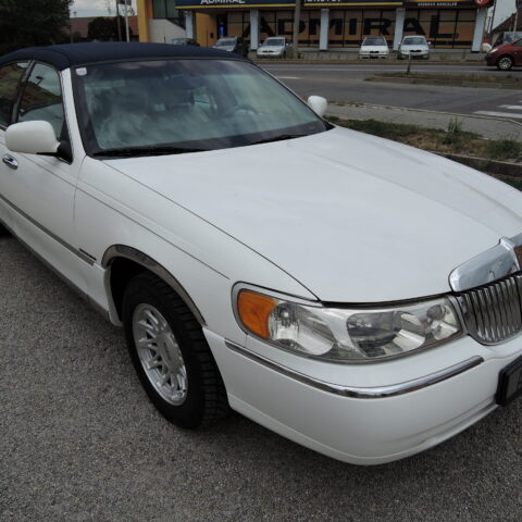 Limuzína Lincoln Town Car 5