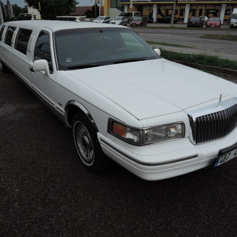 Prodloužená limuzína Lincoln Town Car 9