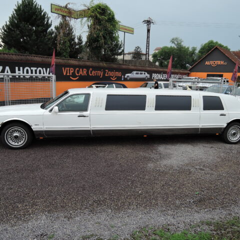 Prodloužená limuzína Lincoln Town Car 9