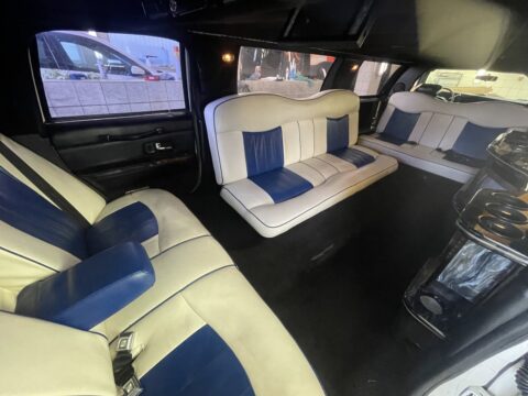 Prodloužená limuzína Lincoln Town Car 9+