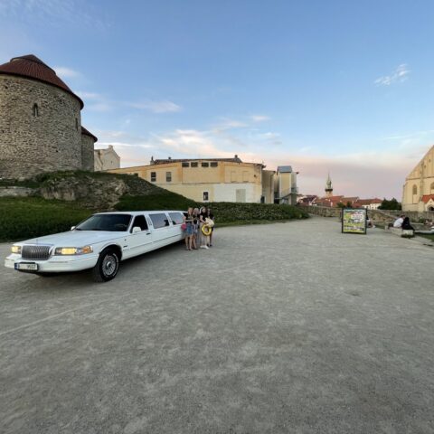 Prodloužená limuzína Lincoln Town Car 9+