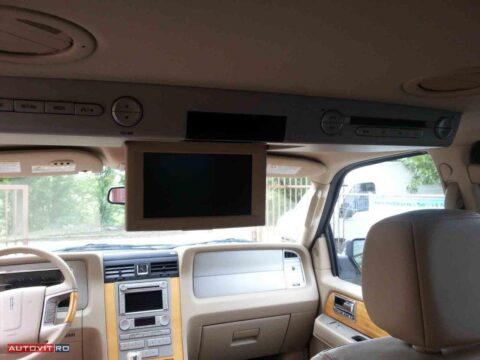 SUV Lincoln Navigator 8