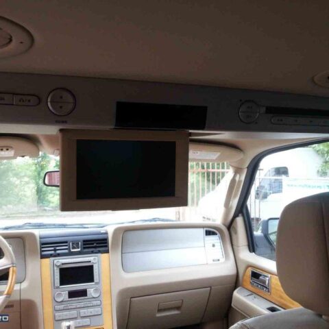 SUV Lincoln Navigator 8