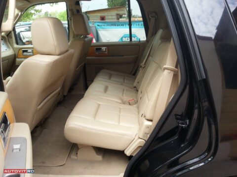 SUV Lincoln Navigator 8