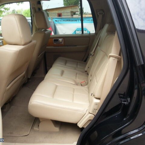 SUV Lincoln Navigator 8