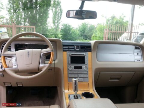 SUV Lincoln Navigator 8