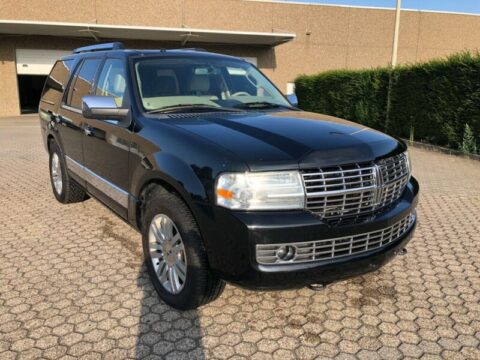 SUV Lincoln Navigator 8