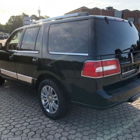 SUV Lincoln Navigator 8
