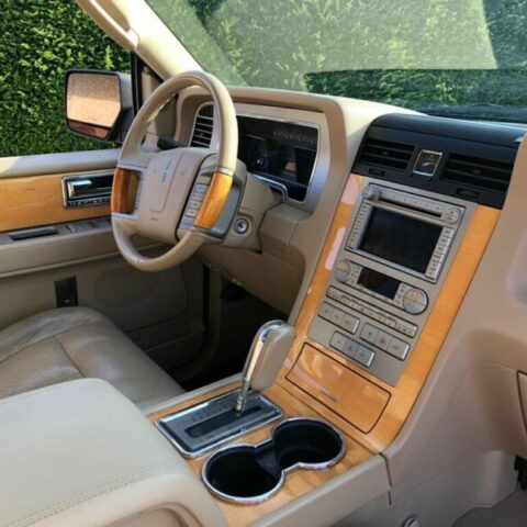SUV Lincoln Navigator 8