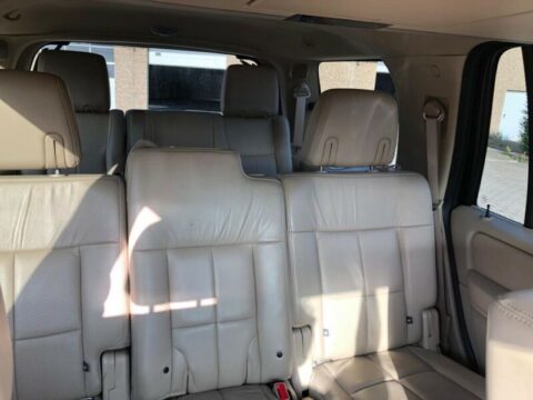 SUV Lincoln Navigator 8