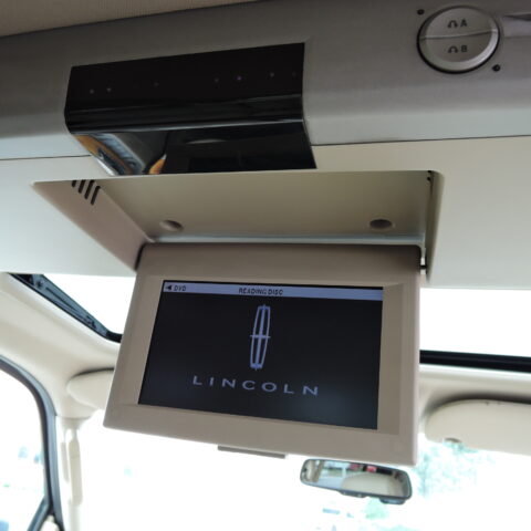 SUV Lincoln Navigator 8