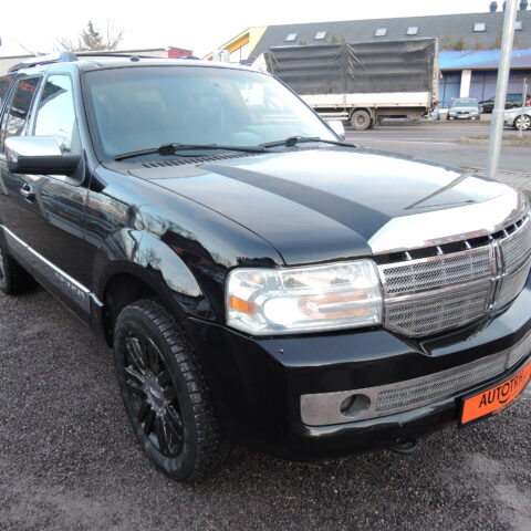 SUV Lincoln Navigator 7