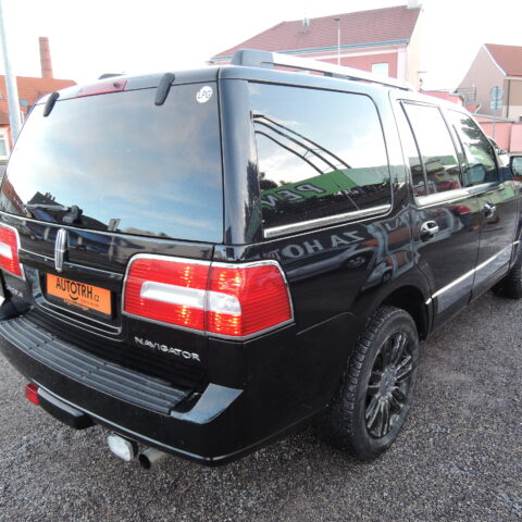 SUV Lincoln Navigator 7