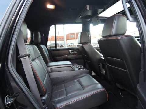 SUV Lincoln Navigator 7