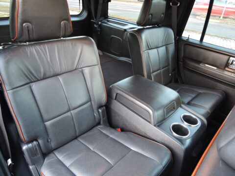 SUV Lincoln Navigator 7
