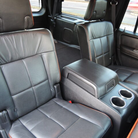 SUV Lincoln Navigator 7